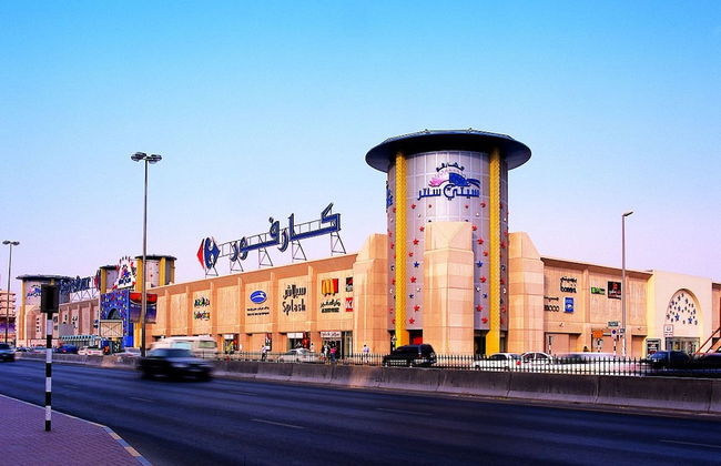 Luxury Furnished 3BR near LAKE Khalid - Photo 16