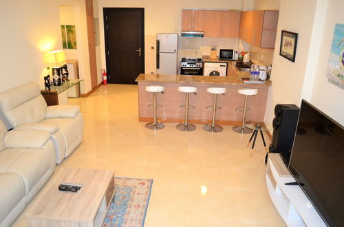 Photo 11 - Stylish 1BR near MOE - MRD