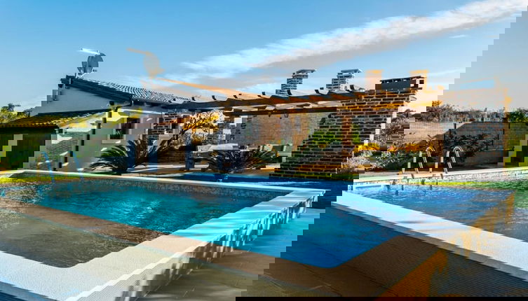 Foto 1 - Lovely Holiday Home in Fazana With Swimming Pool