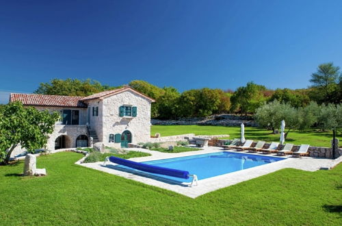 Foto 28 - Upscale Villa on an Exclusive Island in Krk With Pool