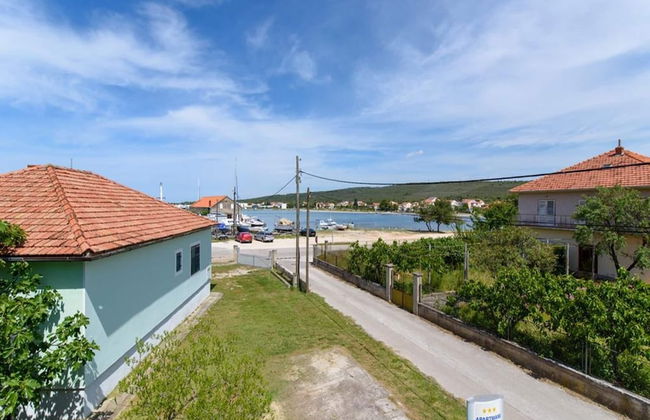 Alluring Apartment in Sukošan near Sea - Foto 17
