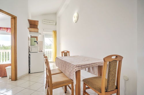 Photo 24 - Elegant Apartment in Banjole near Fratarski Otok Island