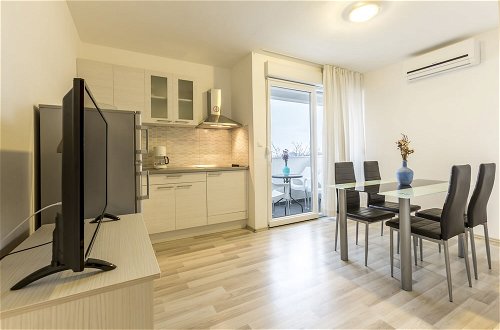 Foto 8 - A2 - Spacious apt With the sea View & use of Pool