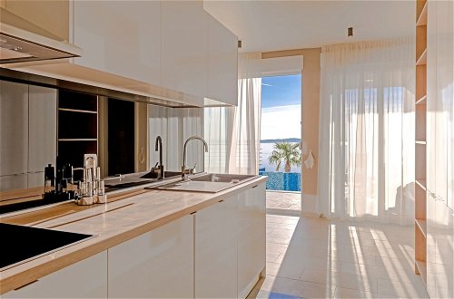 Foto 21 - Luxury Villa White Velvet with Pool
