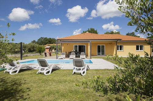 Photo 1 - Attractive Villa in Sorici With Swimming Pool