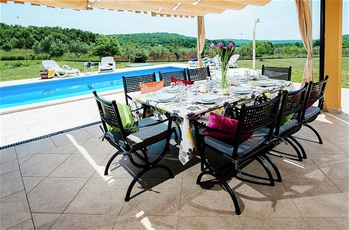 Foto 18 - Attractive Villa in Sorici With Swimming Pool