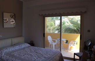 Photo 2 - Immaculate 3-bed House in Pentakomo