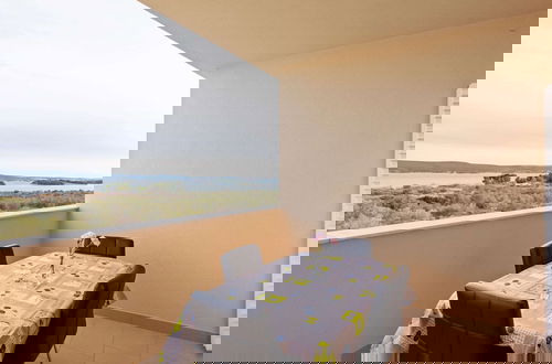 Photo 17 - Simplistic Apartment in Neviđane near Sea Beach