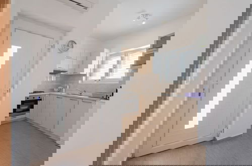 Photo 8 - Simplistic Apartment in Neviđane near Sea Beach
