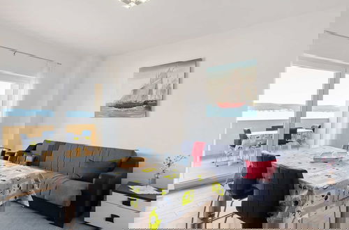 Photo 14 - Simplistic Apartment in Neviđane near Sea Beach