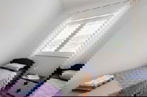 Photo 7 - Simplistic Apartment in Neviđane near Sea Beach