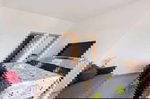 Photo 10 - Simplistic Apartment in Neviđane near Sea Beach