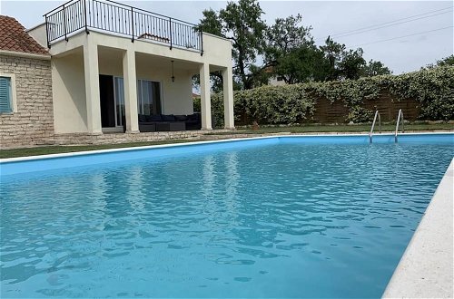 Foto 19 - Attractive Holiday Home in Zadar With Private Swimming Pool