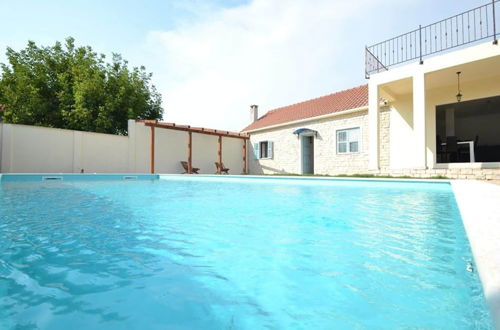 Foto 18 - Attractive Holiday Home in Zadar With Private Swimming Pool