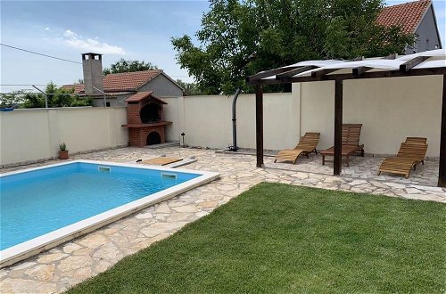 Foto 17 - Attractive Holiday Home in Zadar With Private Swimming Pool