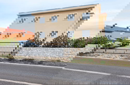 Photo 21 - Simplistic Apartment in Neviđane near Sea