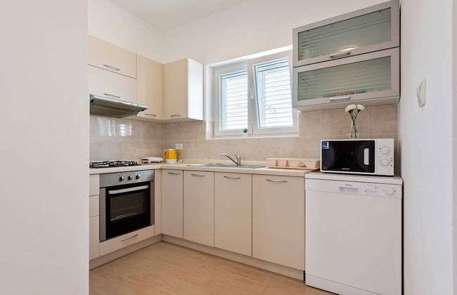 Simplistic Apartment in Neviđane near Sea - Foto 11