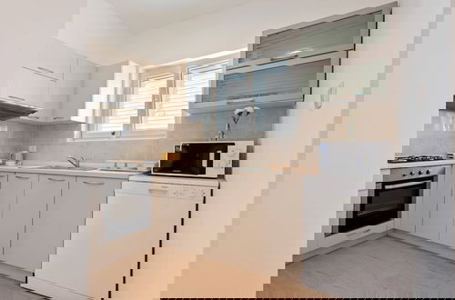 Photo 11 - Simplistic Apartment in Neviđane near Sea