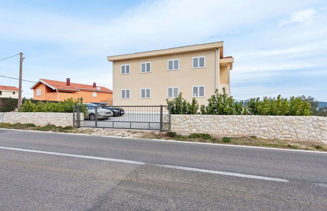 Simplistic Apartment in Neviđane near Sea - Foto 25