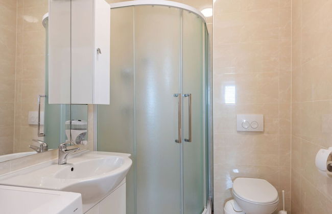 Simplistic Apartment in Neviđane near Sea - Foto 13
