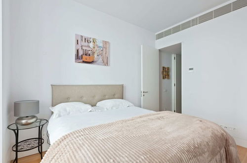 Photo 4 - Spacious 1 Bedroom Apartment Near Baixa