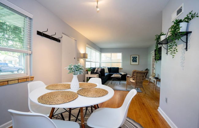 The Denver Den in Mayfair Park Enormous Backyard With Grill Sleeps 7 - Foto 1