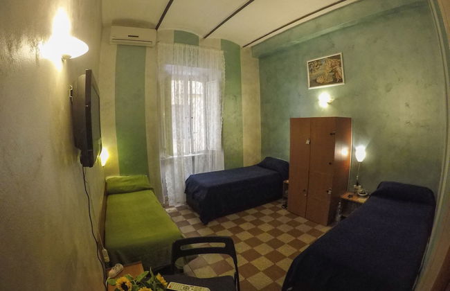 Român Holidays Hostel - Foto 5