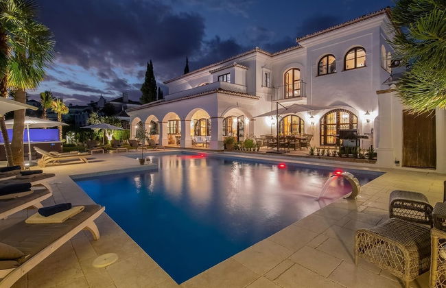 Super Villa Near Beach with Heated Pool - Foto 43