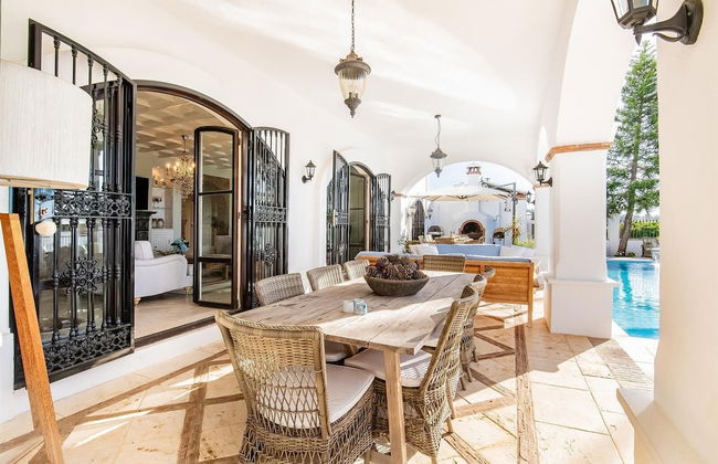 Super Villa Near Beach with Heated Pool - Foto 18
