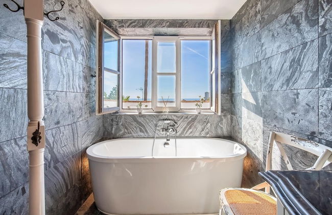Super Villa Near Beach with Heated Pool - Foto 29