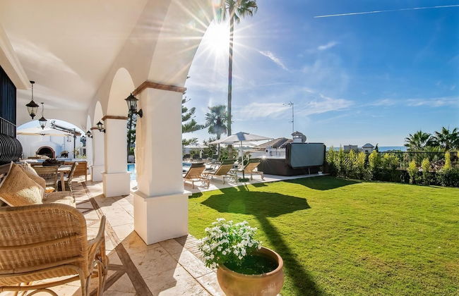 Super Villa Near Beach with Heated Pool - Foto 44