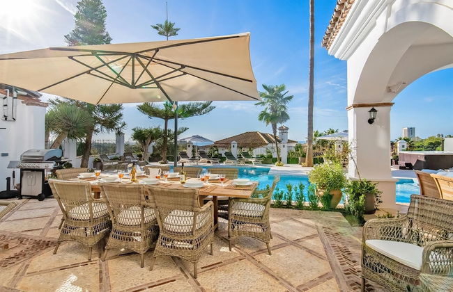 Super Villa Near Beach with Heated Pool - Foto 19