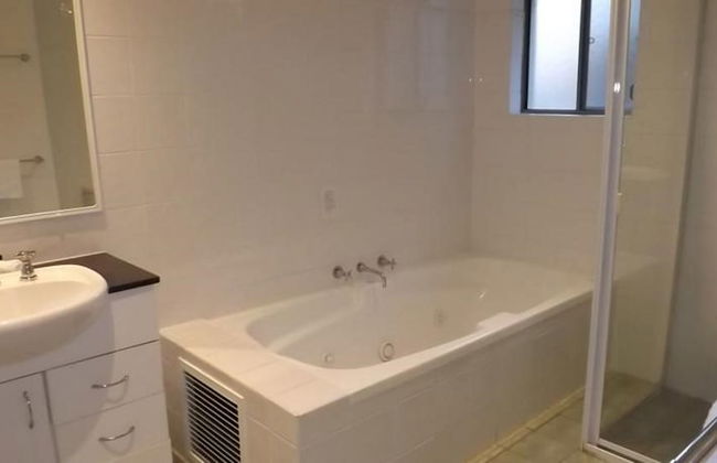 Avoca Palms Resort Apartments - Photo 13