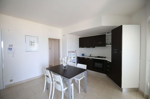 Photo 10 - Apartment 30 Meters From the sea With 6 Beds With Full sea View