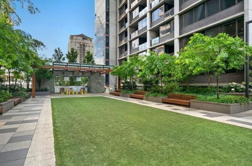 Photo 13 - Stunning 2 Bedroom High Floor City View