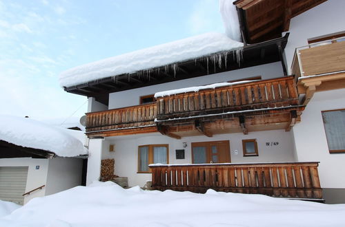 Photo 14 - Boutique Apartment With Mountain View