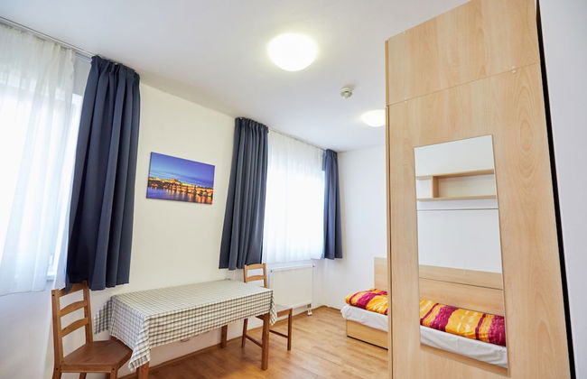 University Hotel - Photo 6