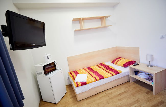 University Hotel - Photo 17