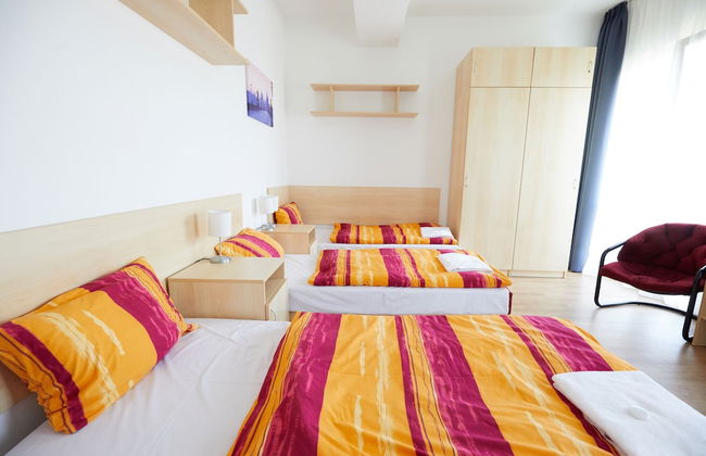 University Hotel - Photo 9