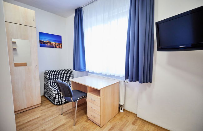 University Hotel - Photo 7