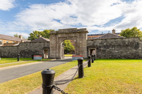 Photo 19 - Magnificent 2 Bedroom Flat in Historic Army Barracks