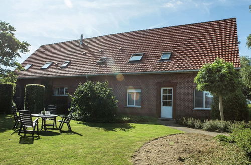 Foto 19 - Spacious, Atmospheric Upper Floor of a Farmhouse With Garden