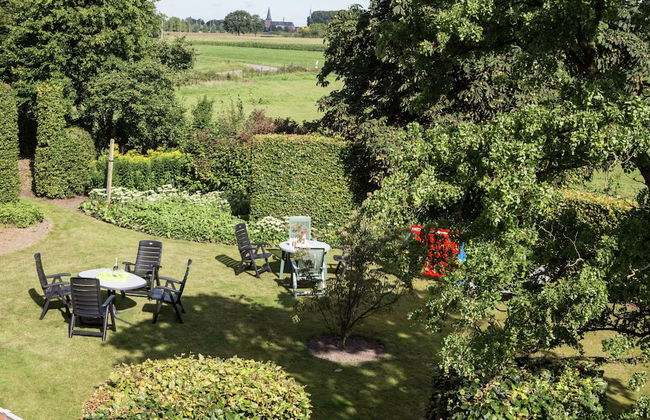 Spacious, Atmospheric Upper Floor of a Farmhouse With Garden - Photo 16