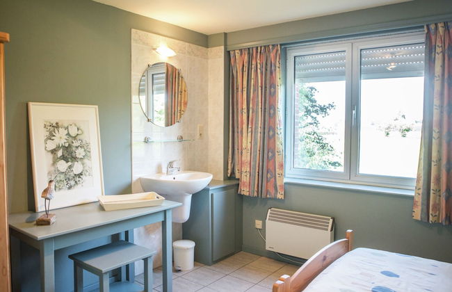Spacious, Atmospheric Upper Floor of a Farmhouse With Garden - Photo 10