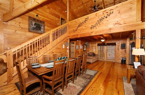 Photo 18 - Smoky Mountain Getaway - Five Bedroom Cabin