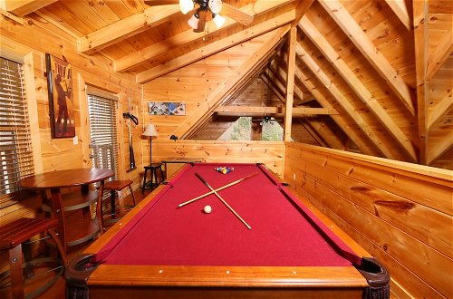 Foto 16 - Smoky Mountain Getaway - Five Bedroom Cabin