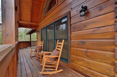 Foto 28 - Smoky Mountain Getaway - Five Bedroom Cabin