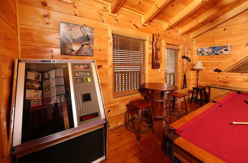 Foto 27 - Smoky Mountain Getaway - Five Bedroom Cabin