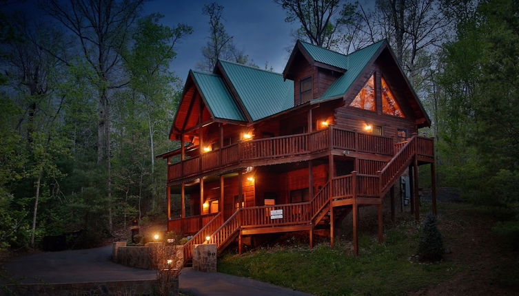 Photo 1 - Smoky Mountain Getaway - Five Bedroom Cabin