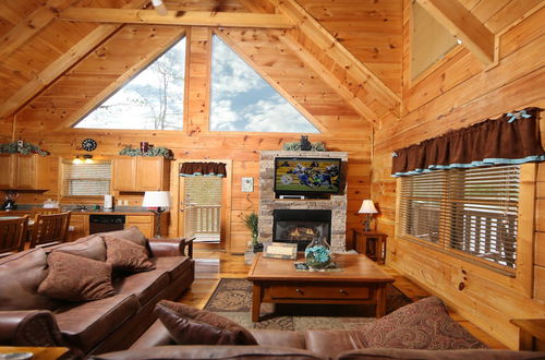 Photo 11 - Smoky Mountain Getaway - Five Bedroom Cabin